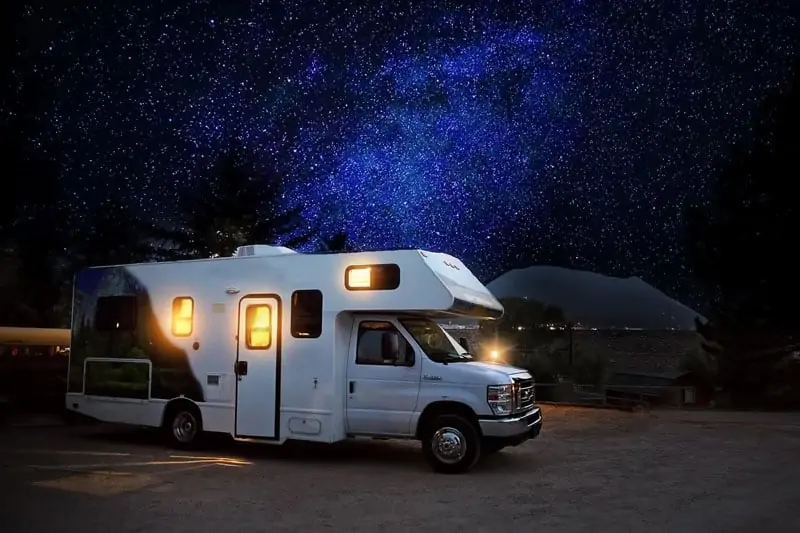 Caravaning guide: Everything YOU should know about RV traveling.