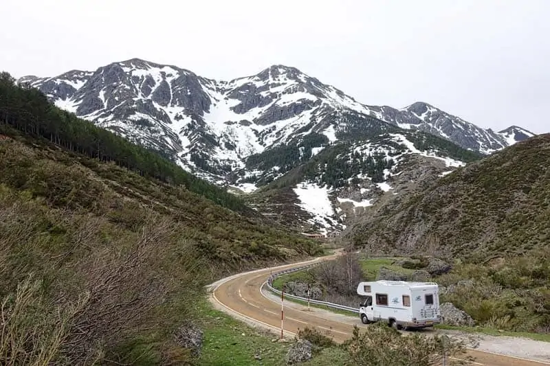 Caravaning guide: Everything YOU should know about RV traveling.
